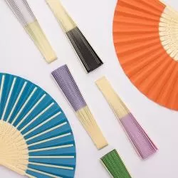 Leque de Papel com Detalhe em Plástico Personalizado 